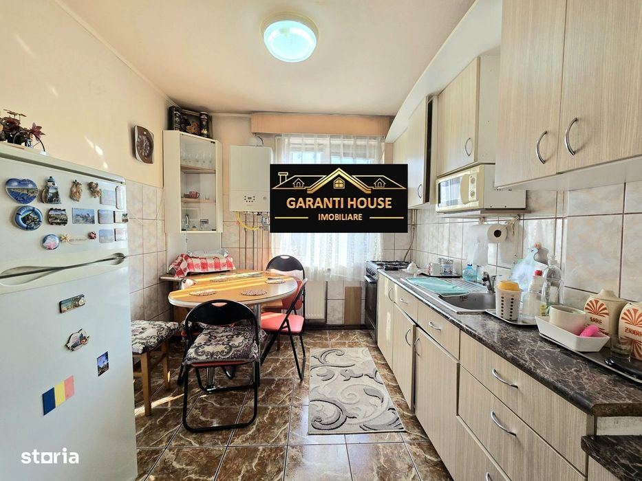 Victoriei, apartament cu 2 camere, etaj 3, garaj, 79 500€ negociabil