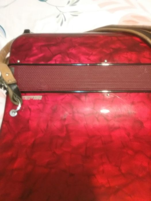 Acordeon Crucianelli cu 96 de basi