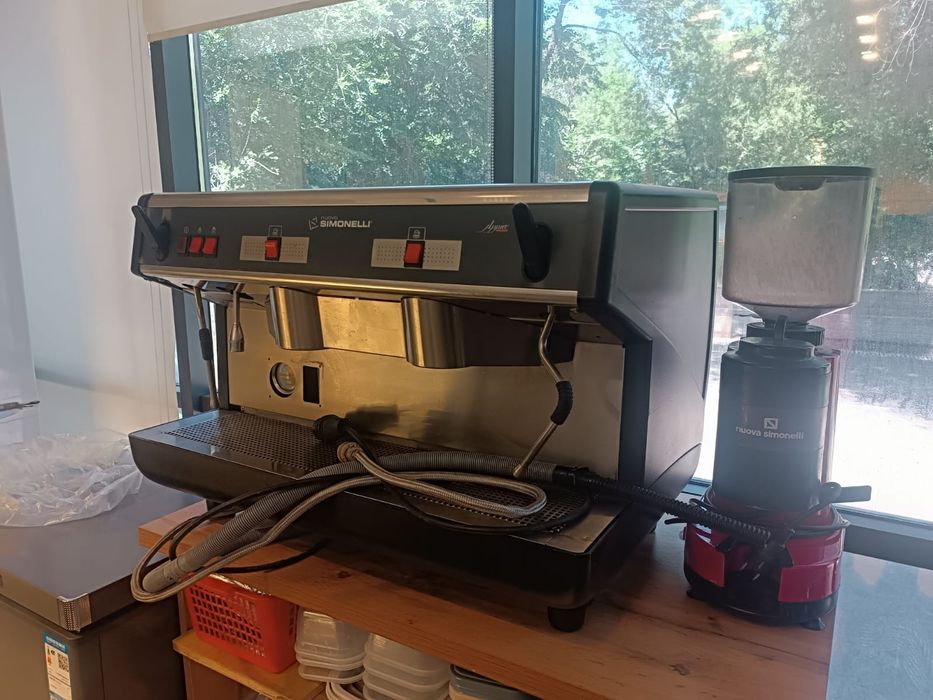 Кофемашина Simonelli Apia 1, Кофемолка в комплекте