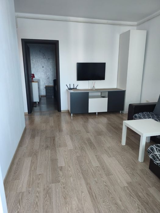 Închiriez apartament 2 camere + cameră dressing Militari Residence