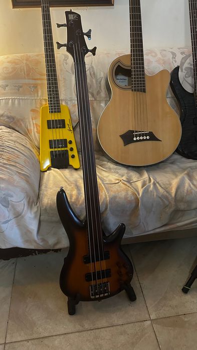 Разпродавам колекция от бас китари