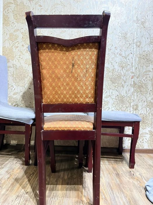 Деревянные стулья