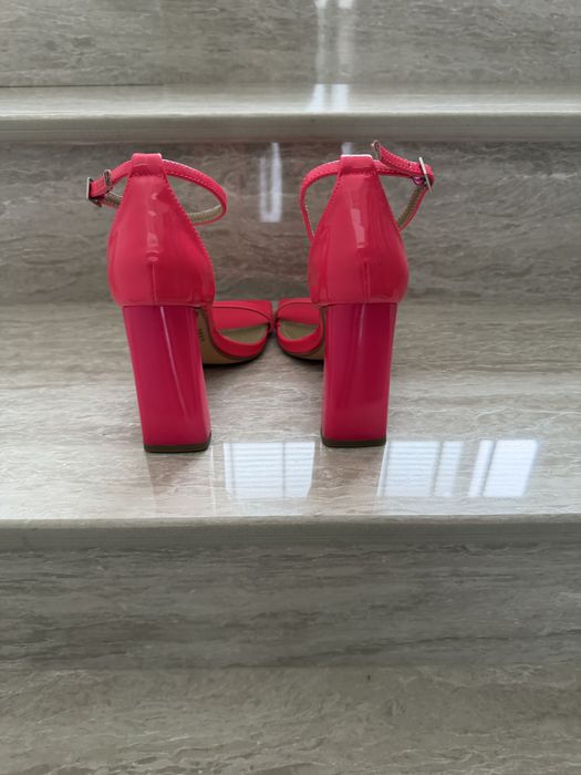 Дамски сандали с ток