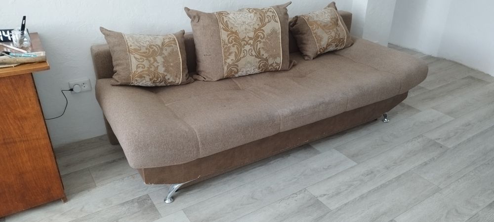 Продам тахту с подушками