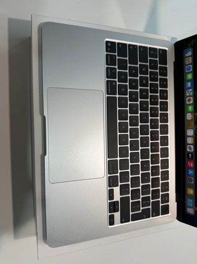 Като Нов MacBook Air M4 16GB RAM 256GB Гаранция
