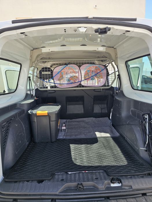 Vând Renault kango.