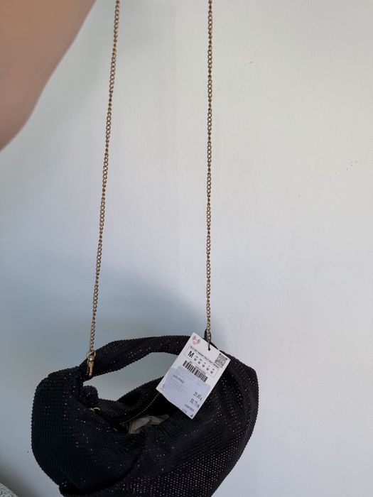 Черна чанта от Zara