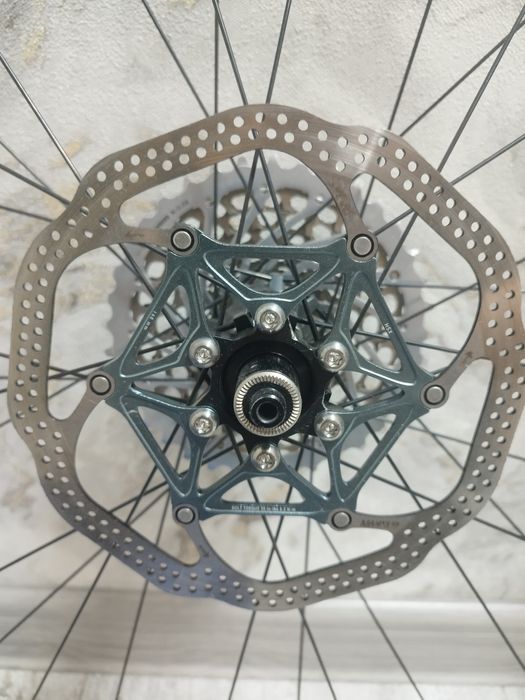 Карбоновые колёса в сборе