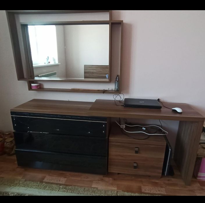 В хорошем состоянии спальный гарнитур