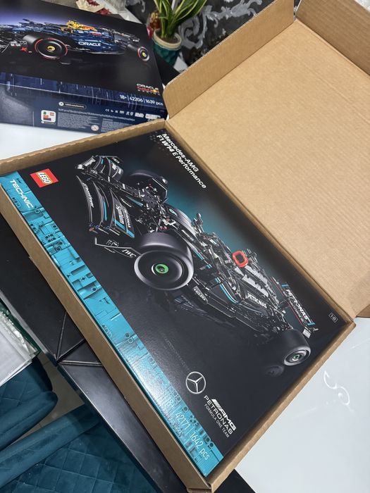 Lego technic f1 42206 и 42171 mercedes redbull ново