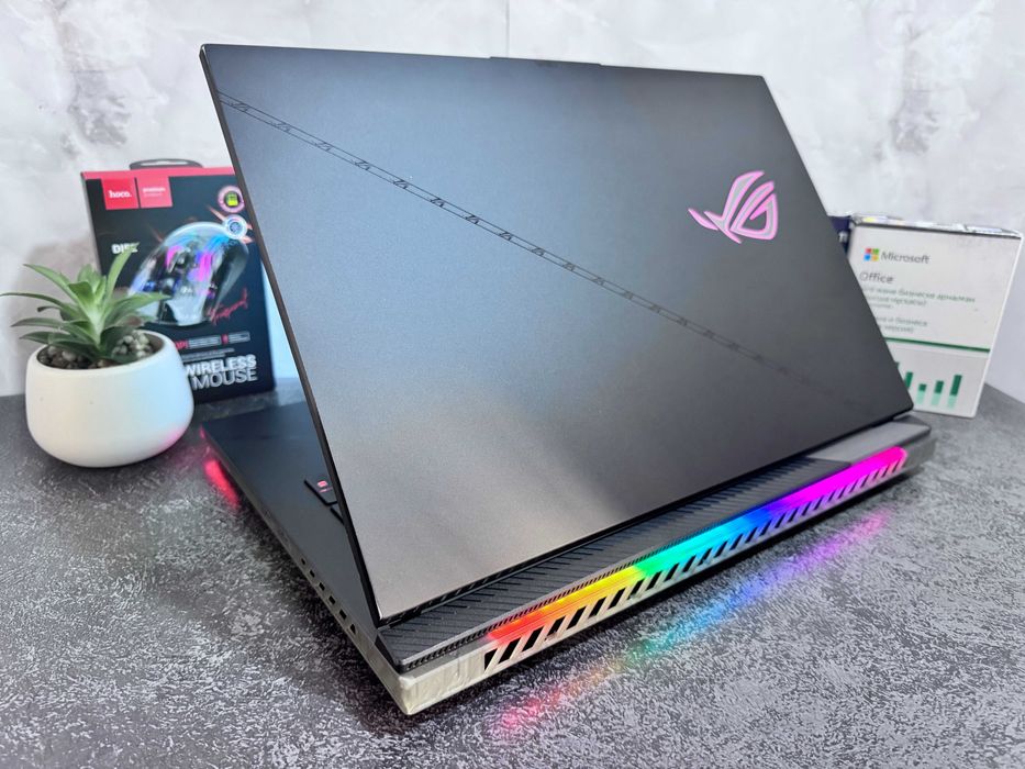 Игровой ноутбук ROG STRIX SCAR G18 /Core i9-13980HX/32GB/2TB/RTX4090