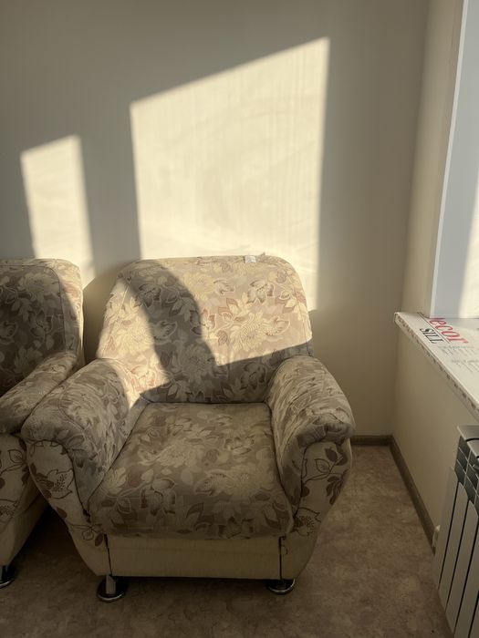 Кресло с  двумя диванами