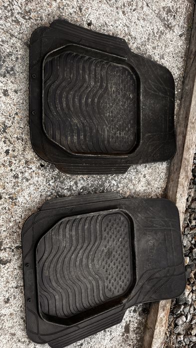 Продам коврики в авто универсальные