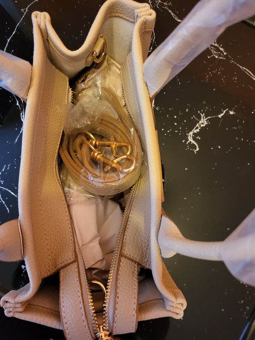 Нова дамска чанта