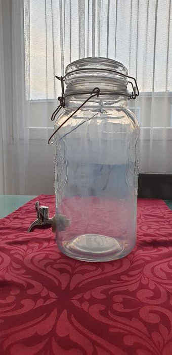 Универсален диспенсер