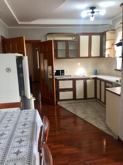 Сдам 3 км. квартиру, пр. Кунаева