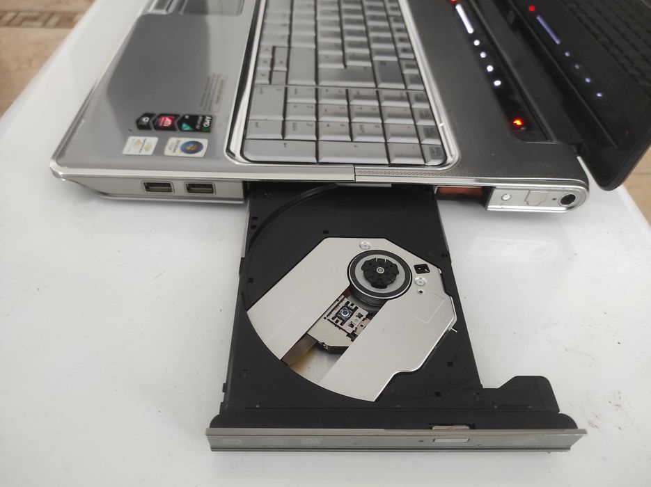 HP Pavilion DV7 Display 17,1.  Tableta I Pad 1 DEFECTE ptr. Piese!