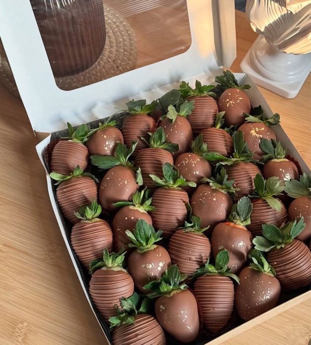 Qulupnayli shokolad Yangi yil sovga