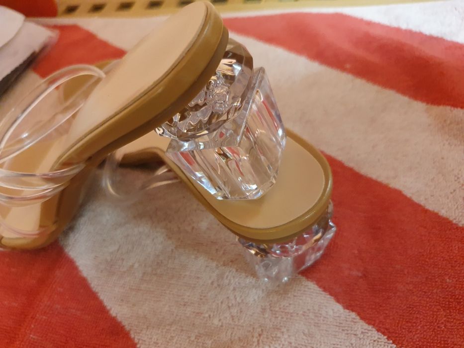 Papuci eleganți pentru femei, nou-nouți, numar mare