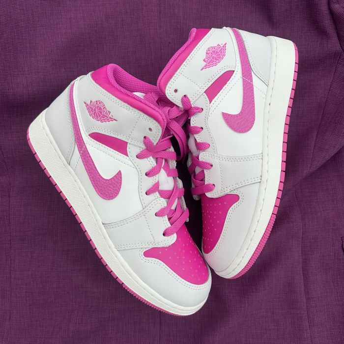 Pantofi Sport Air Jordan 1 Mid Fire Pink - 100% originalk