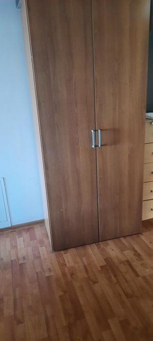 Vand mobila tineret in stare buna.