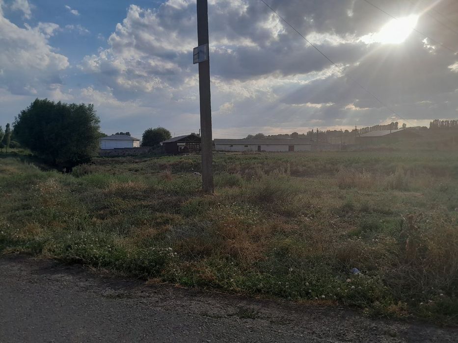 Ko'chmas mulk sotiladi