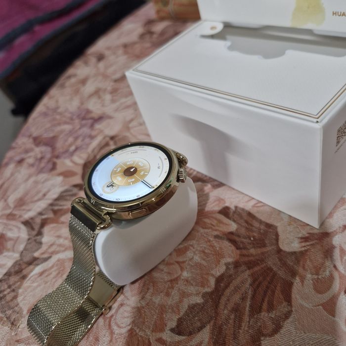 Часовник смарт HUAWEI GT 6, закупен на 19.12.2025. С 2 години гаранция