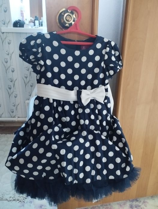 Продам платье для девочки 3-4 года