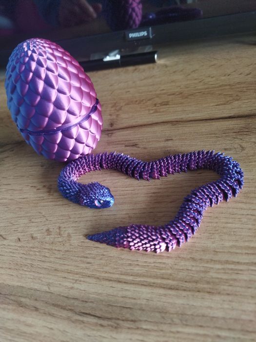 3D принтирана змия в яйце