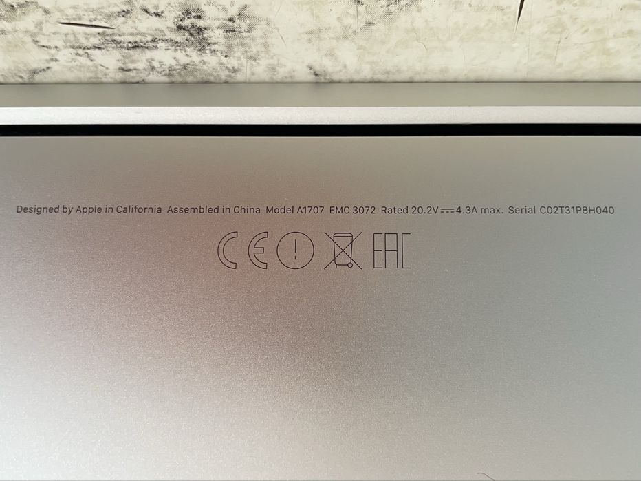 MacBook Pro 2017 - cu media Bar