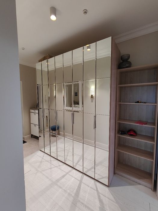 Шкаф с зеркалами