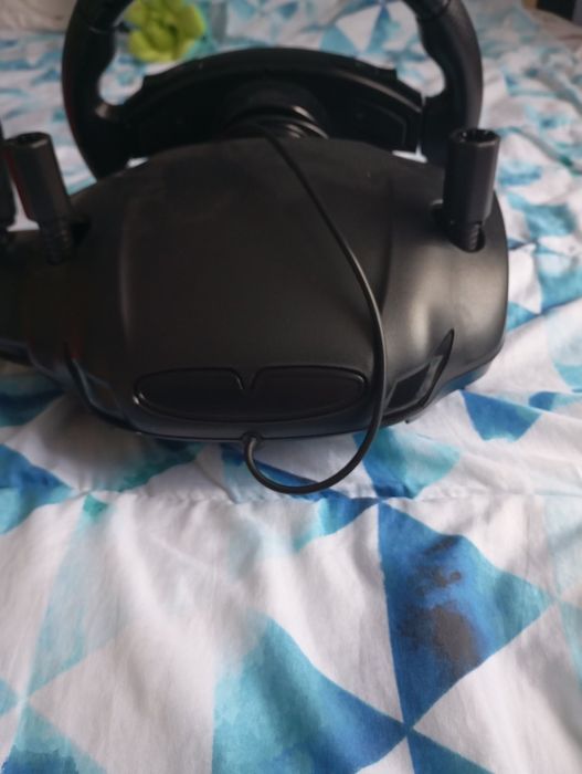 Волан и педали-Trust GXT racing wheel