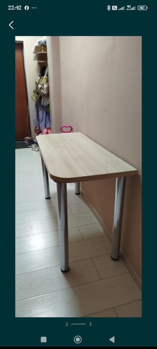 Продам хороший стол 120см × 50 см толщина столешницы 3 см высота 73 см