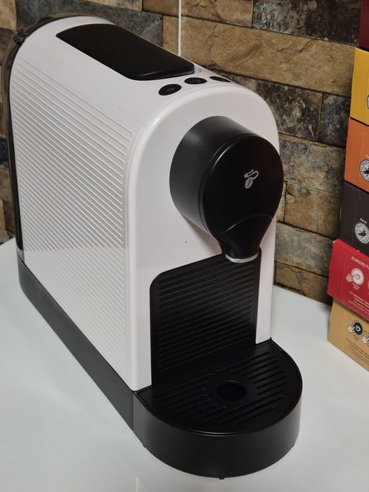 Vând urgent aparat de cafea cu capsule,nou,in cutie!!