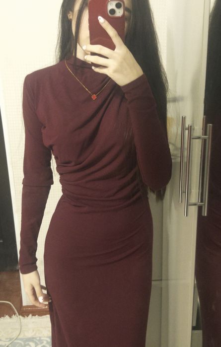 Красное длинное вечернее платье