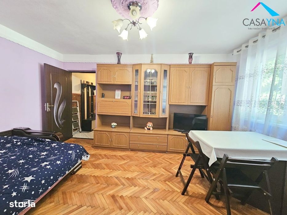 Narcisa, doua camere la etajul 1