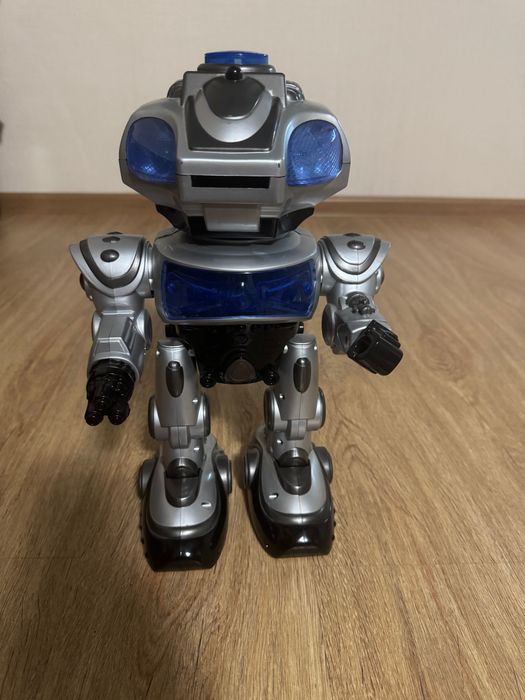 Продам робота (игрушка)