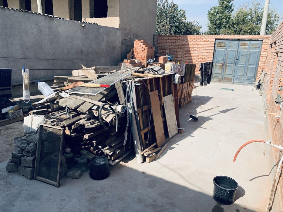 Продаю свой торцевой участок 3,5 сотки на стадии (строительство 40%)