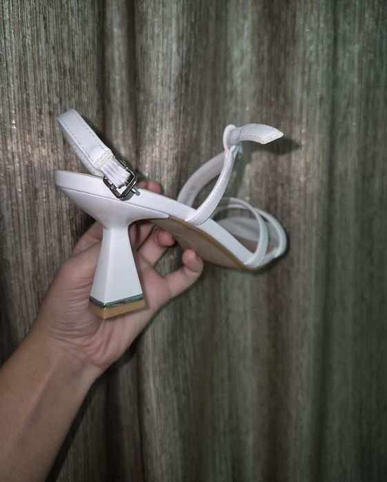 Продаются босоножки абсолютно новые