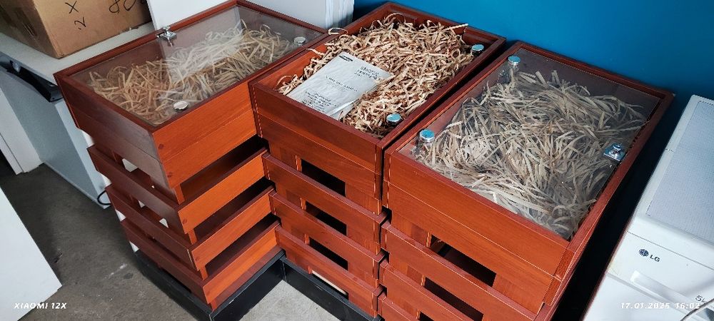 Продам декоративные тумбочки для торговли