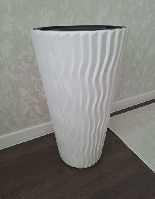 Горшок для цветов белый