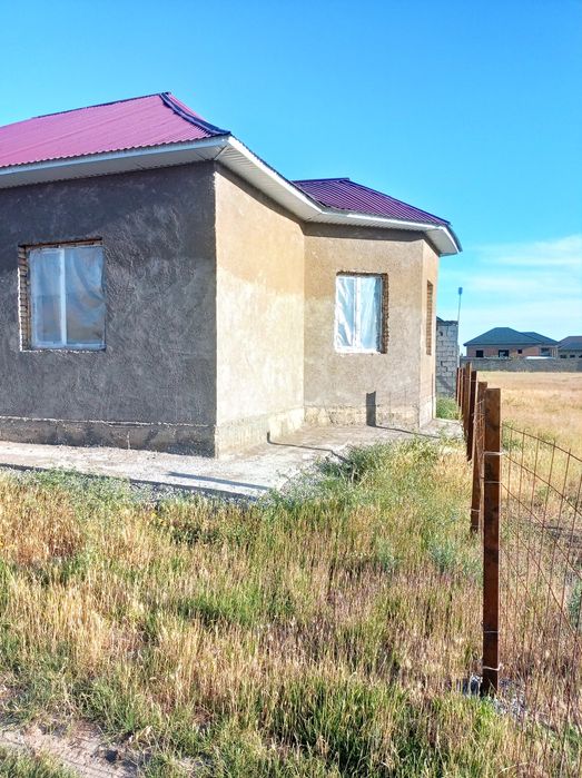 дом мкрн Достык,участок 8 соток.