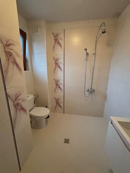 Дава се под наем Къща в Божурище - 300 кв.м за 1500 € - Снимка #8