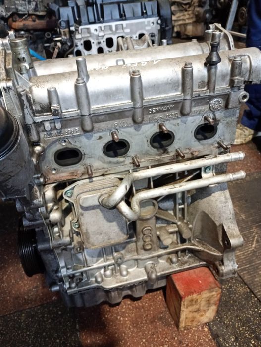 Motor complet fara anexe vw golf 5 vw touran 1.6fsi cod bag