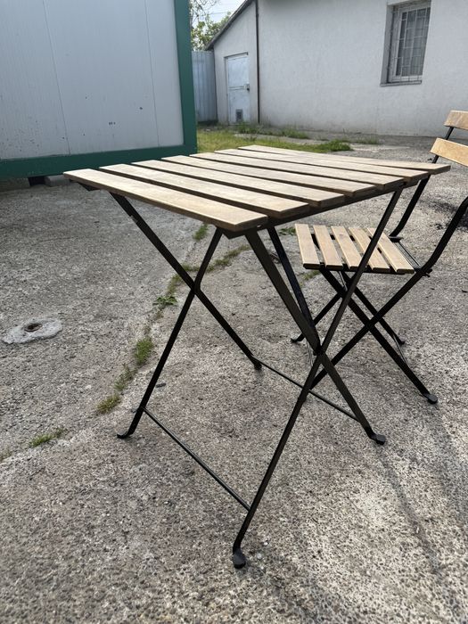 Set mobilier terasă IKEA – 2 mese, 6 scaune pliabile + masă rotundă din sticlă