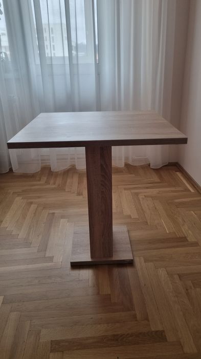 Vând masă 69x68x64