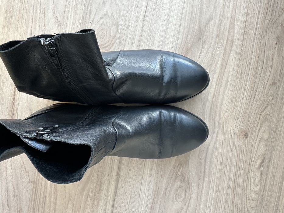 Отличные кожаные челси