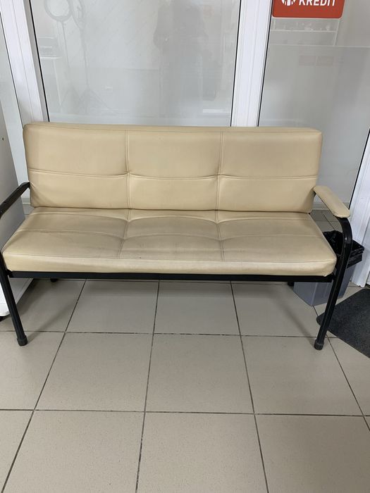 Продам диванчик в отличном состоянии.