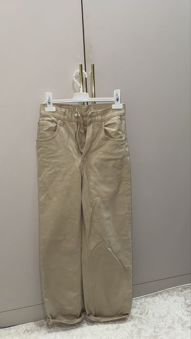 Бежевые джинсы женские