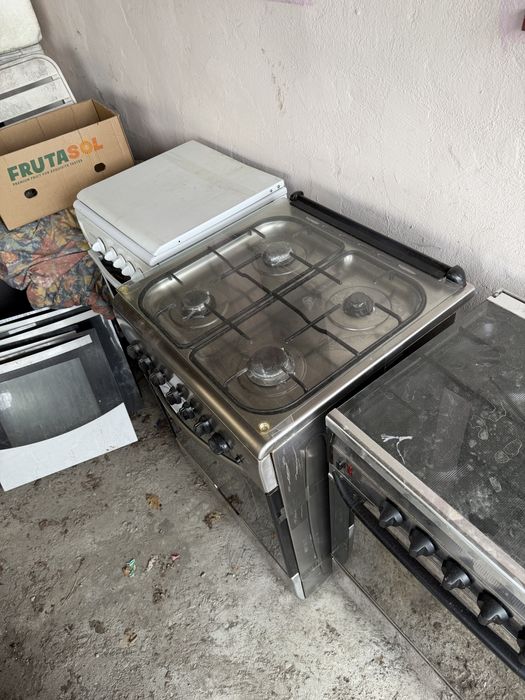 Vand aragaz de inox cu patru ochiuri